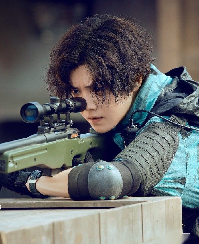 鹿晗|《在劫难逃》 《穿越火线》新剧照 生日当天,鹿晗新剧照也发了