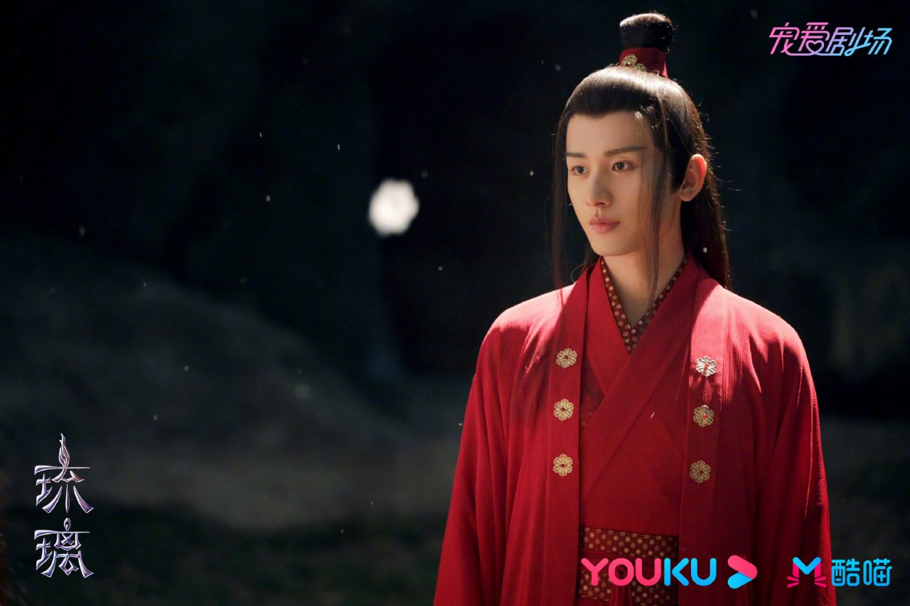 电视剧琉璃#琉璃大婚造型 璇玑@袁冰妍终于摘司凤@成毅的情人咒面具