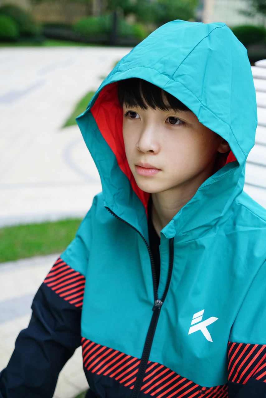 石悦安鑫 天气好好,放学用最快的速度回到家写完作业,立马变身篮球小