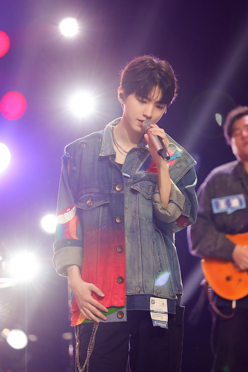 王俊凯@王俊凯我们的乐队市场总裁@王俊凯 携乐手登