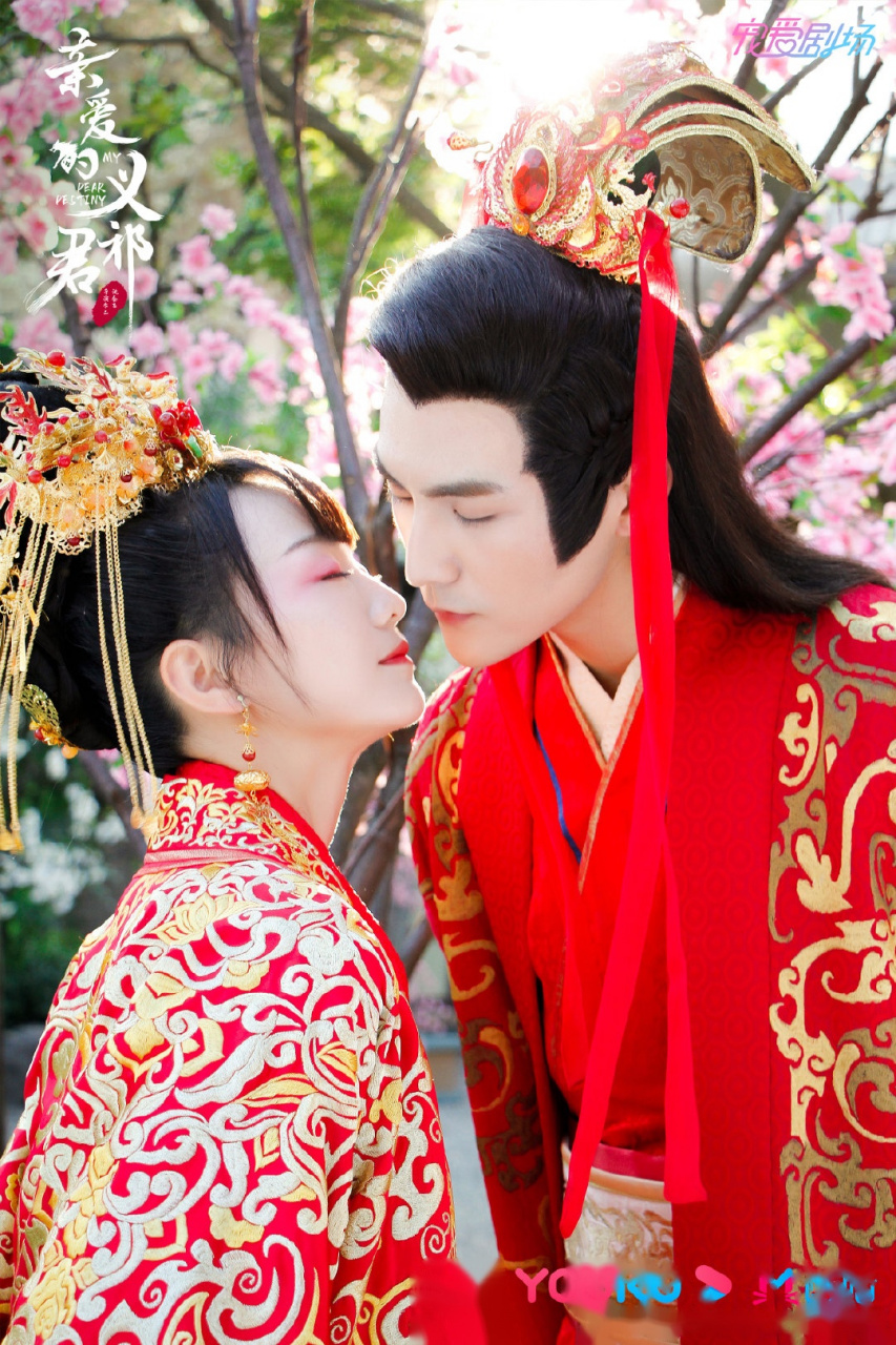 亲爱的义祁君熬米夫妇@张思帆 胡意旋结婚证件照新鲜出炉～大婚没看