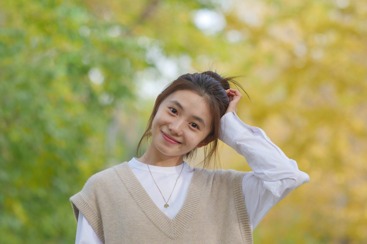 由张艺谋执导的电影《一秒钟》发布新一代"谋女郎"刘浩存成长特辑