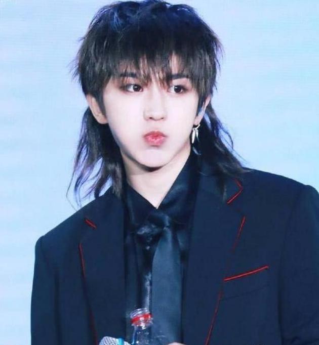 男星"鲻鱼头"发型,王一博秀气,蔡徐坤可爱,千玺让你移不开眼