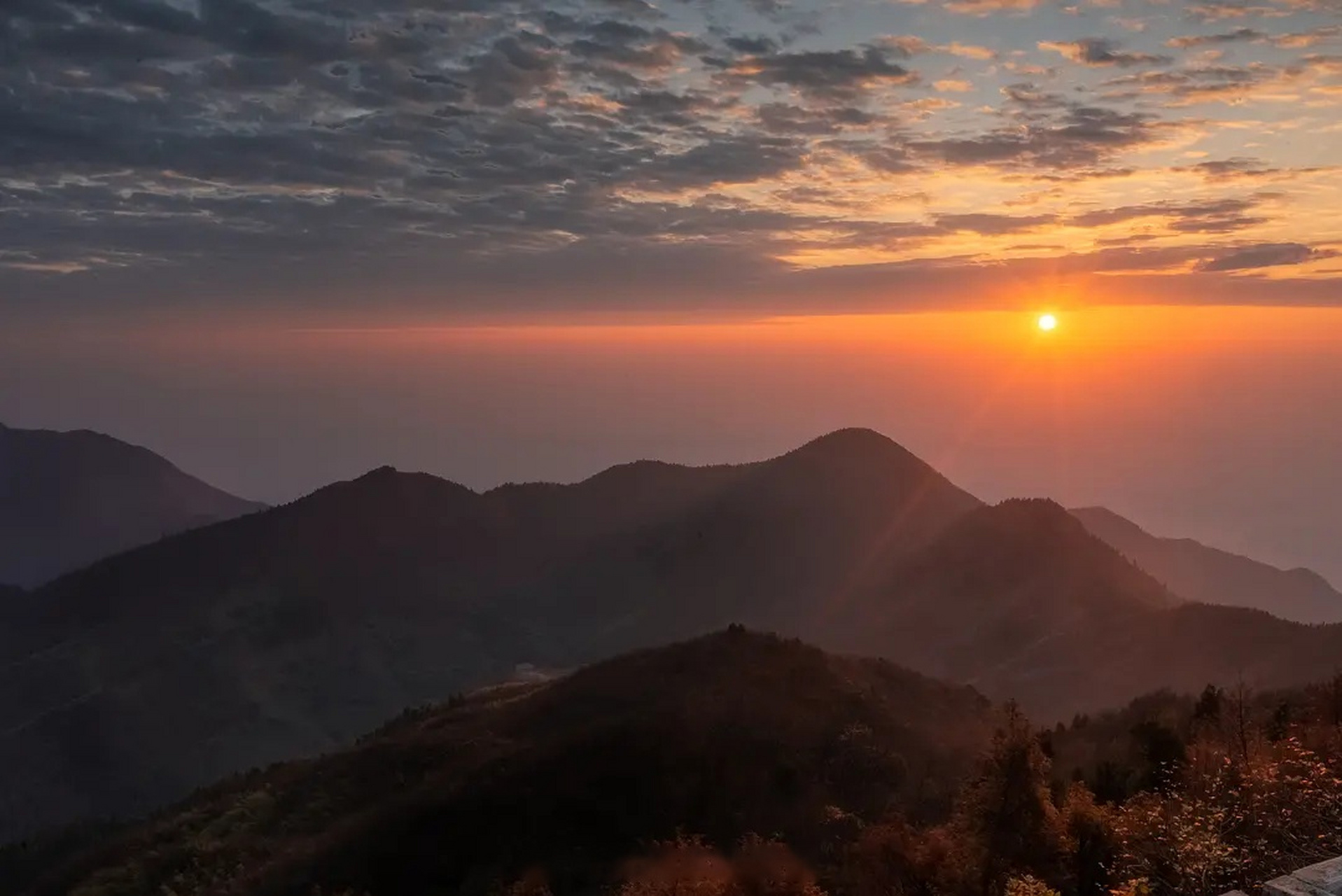 总是追求失去的或者力所不能及的东西,何谈享受生活