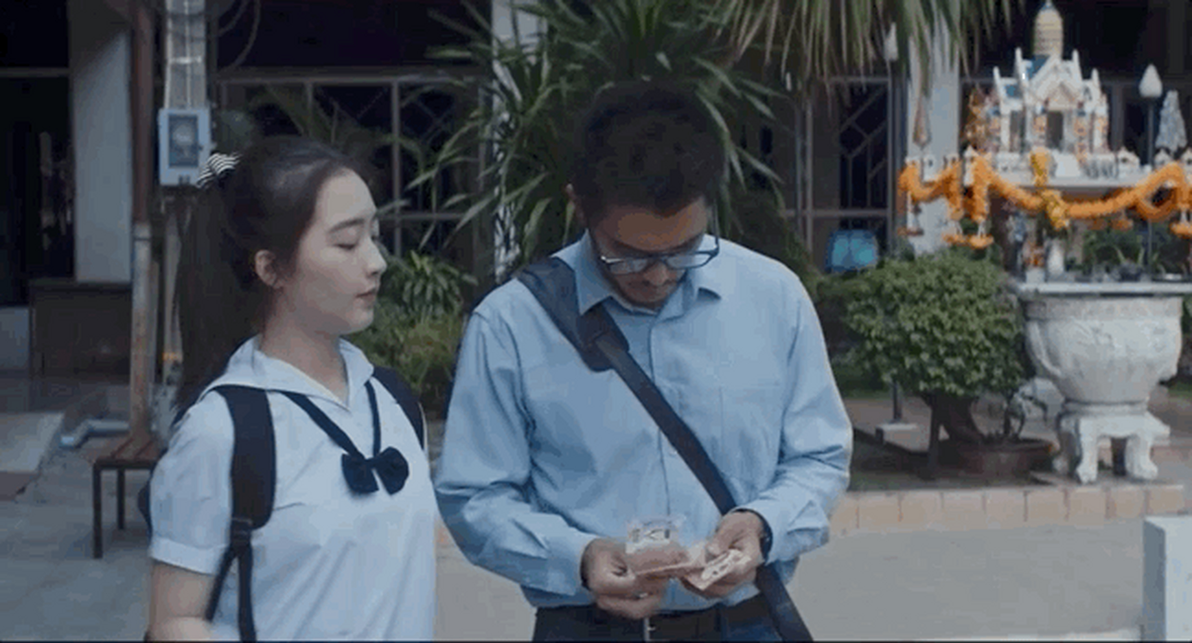 网剧《唐人街探案》  小爱你拽走零花钱的样子真可爱
