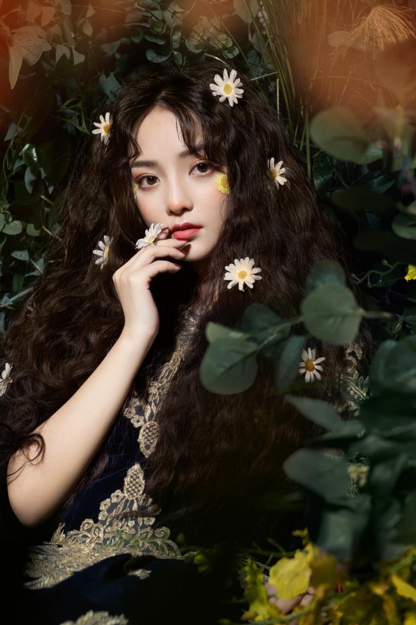 尚璇质感写真大片新鲜出炉,个性玩转多重风格,又纯又欲释放迷人魅力.