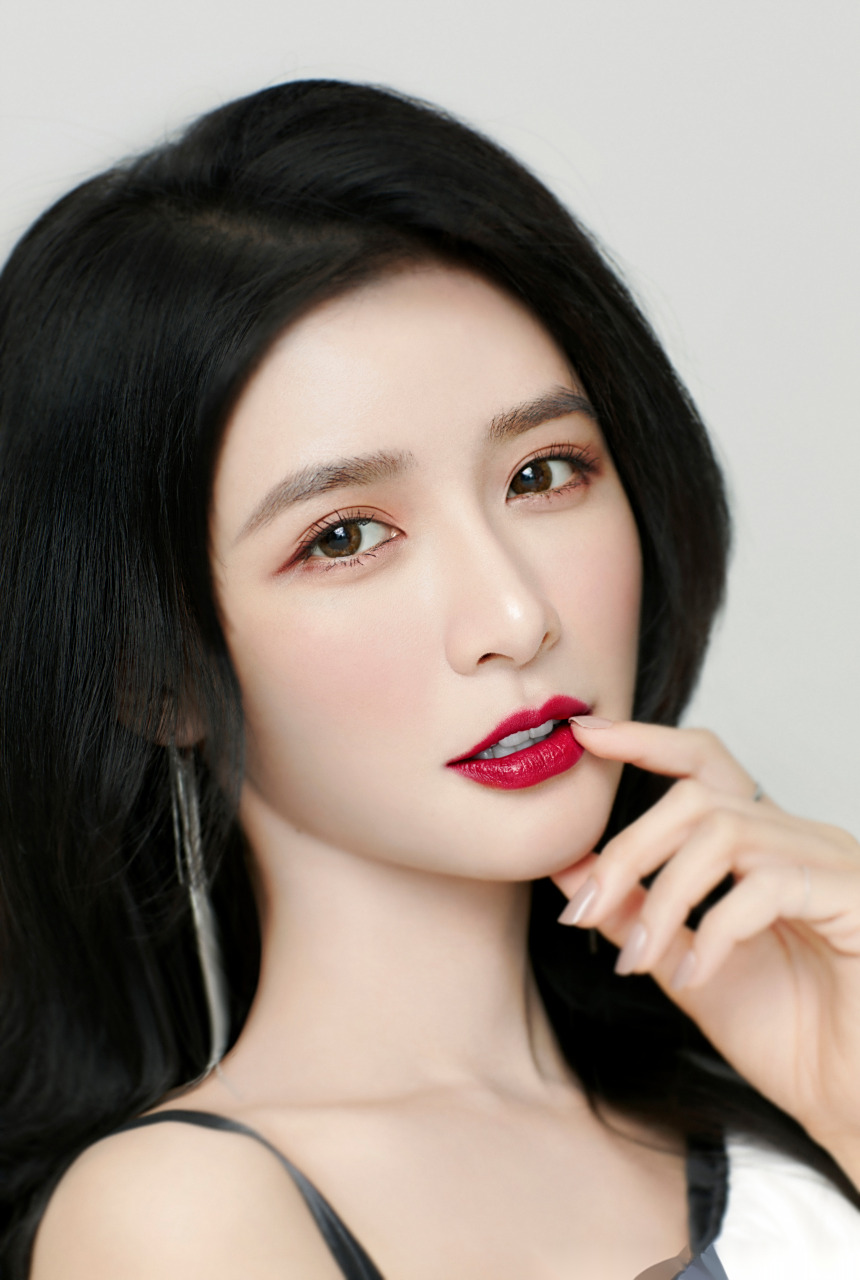 蔡蔡今夏最爱的火龙果阿玛尼416 ,冷白皮女孩和我一起吧!