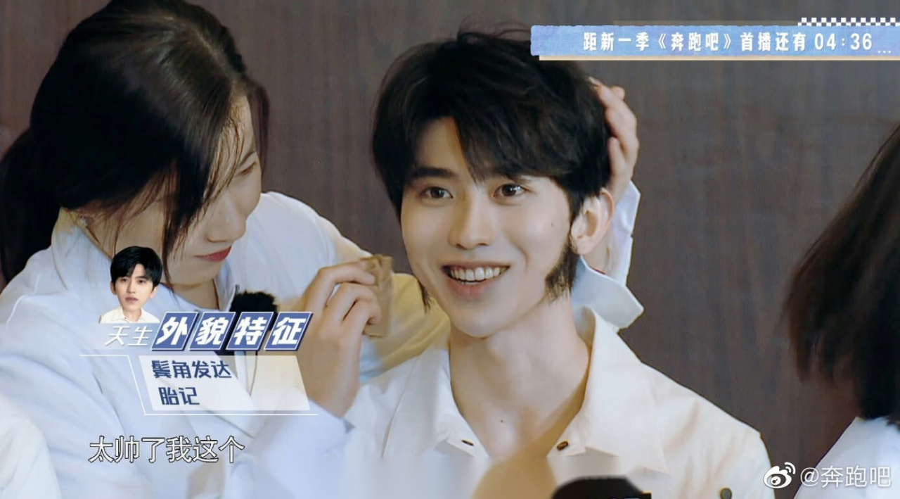 吧#"捏脸"完毕的蔡徐坤,发达的鬓角,再配上两个大斧头,angelababy调侃