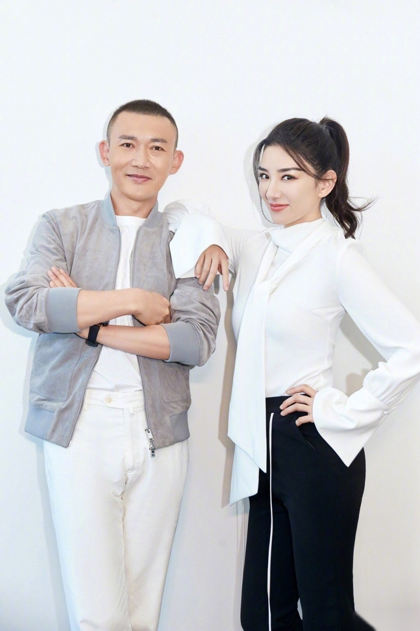 黄奕聂远同框合照,当年的齐天磊和李玉湖同框了啊,上错花轿嫁对郎也