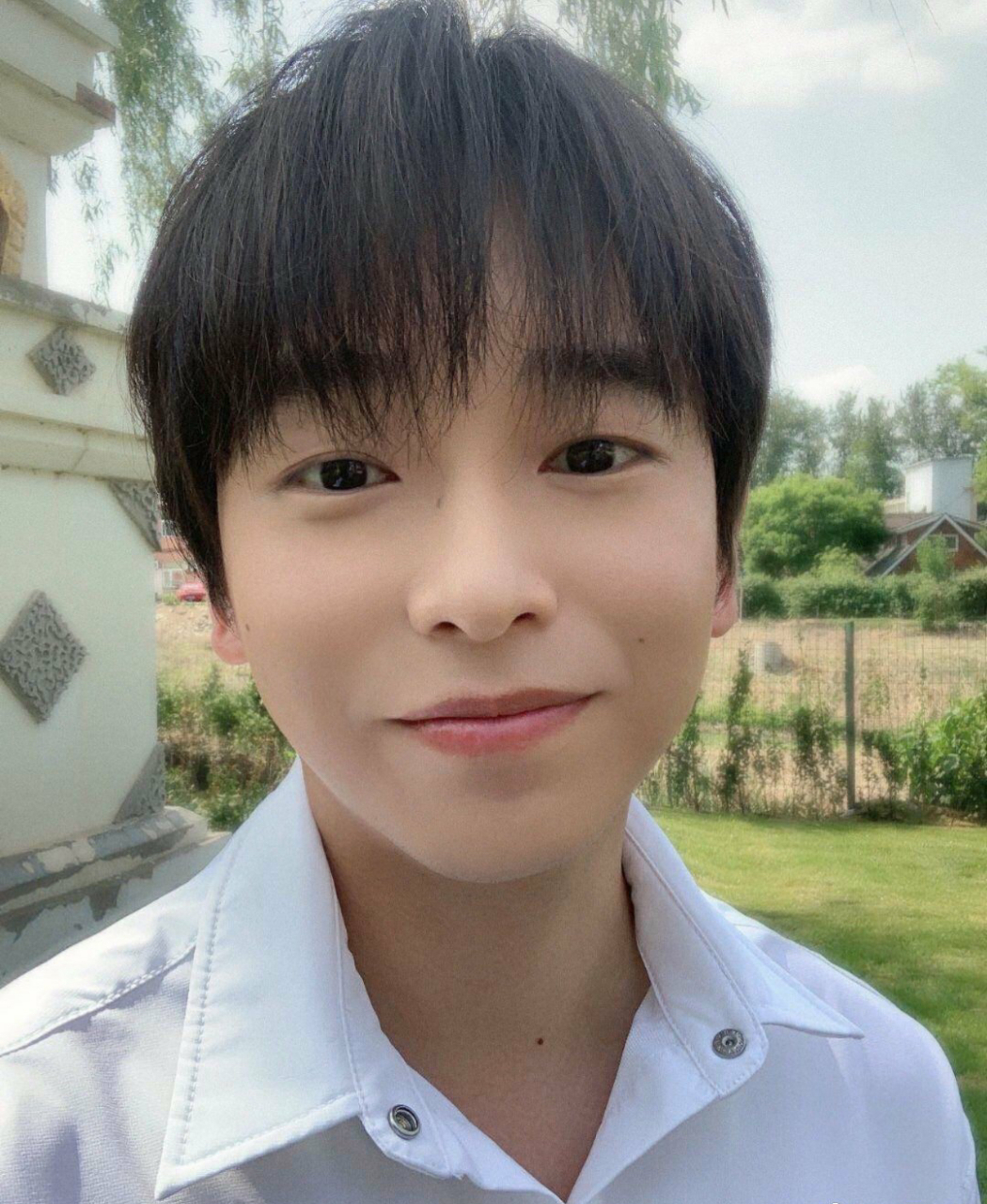 彭昱畅的自拍和他拍,哈哈哈哈哈哈差距就是帅气与可爱的区别嘛,彭彭就