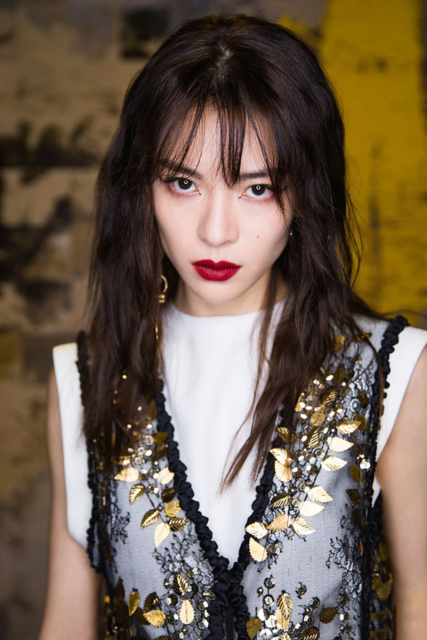 钟楚曦 《芳华》女主未上映就火得一塌糊涂,气质独特,清冷素然,又非常