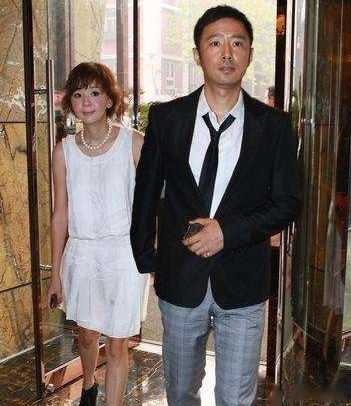 王一楠现名王亦婻,1998年,王一楠与高鑫首次合作拍摄电视剧《丰园餐厅