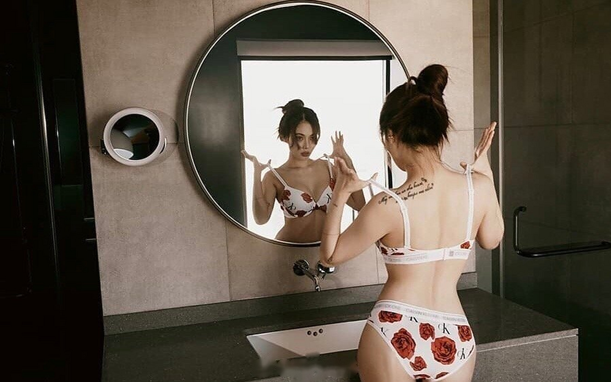 金泫雅ck内衣广告大片,这个身材你们觉得怎么样?