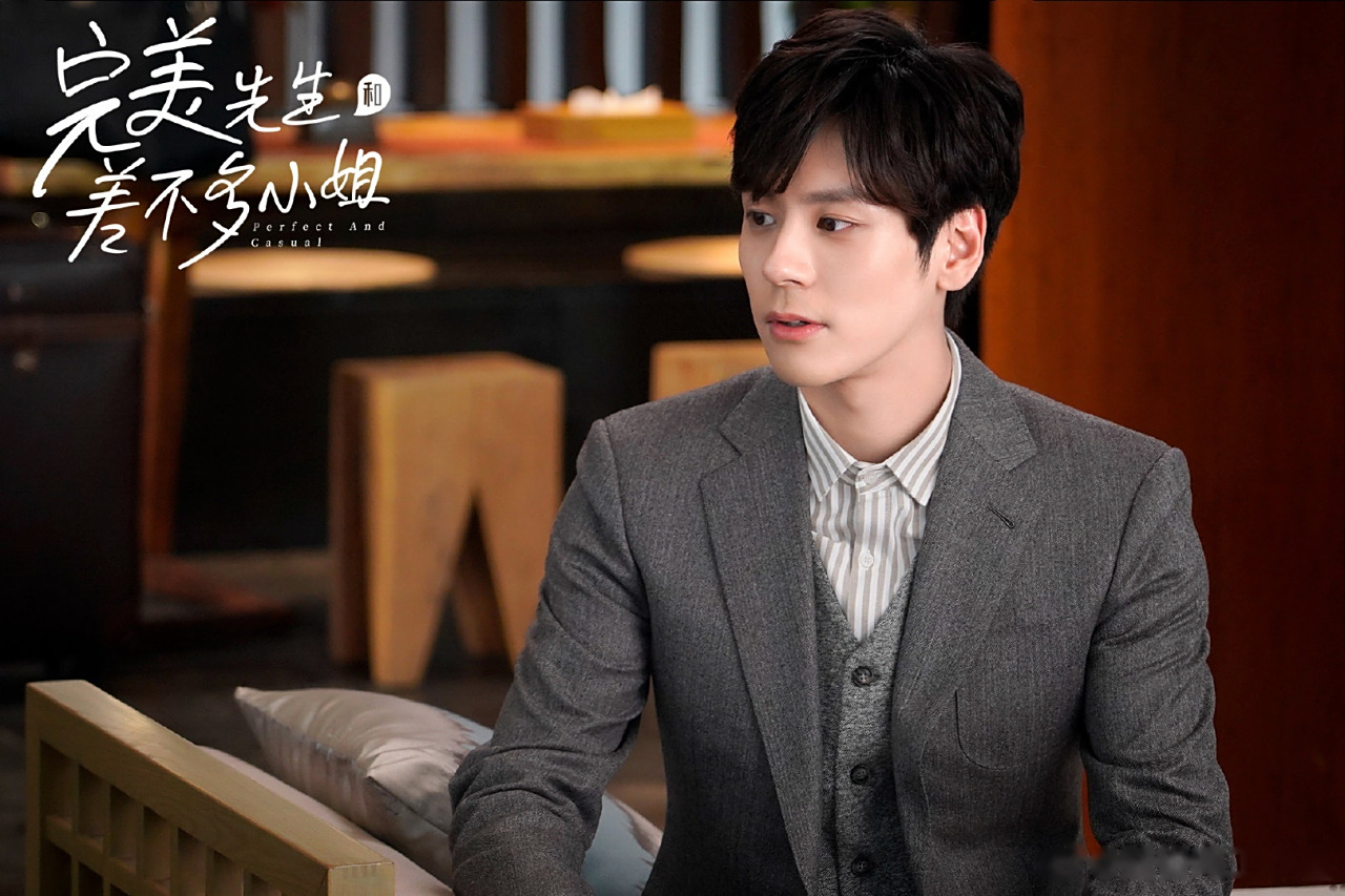 魏哲鸣# 又到十月男友章斯年剧照放送时间啦[鼓掌] 今晚八点剧更