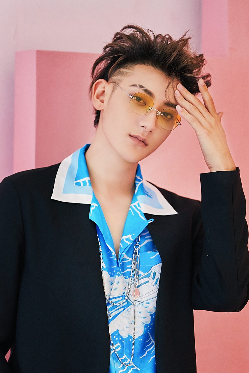 黄子韬@黄子韬创造营2020 练习室里一抹纯净的蓝,是