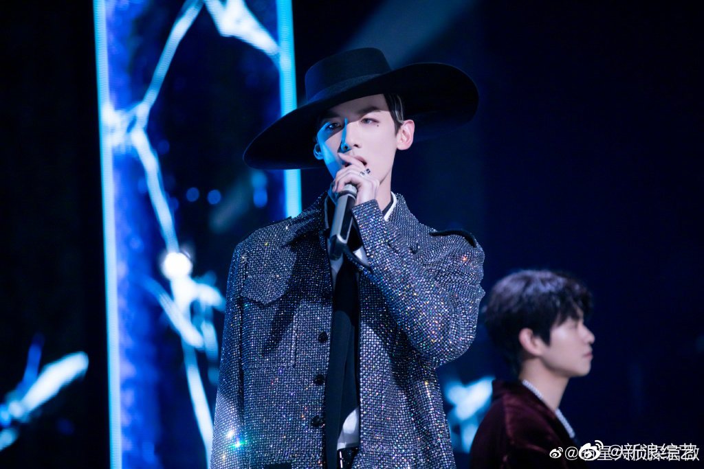 白敬亭忧郁王子 @白敬亭泪痣妆 《明星大侦探》nznd演唱会开唱约创