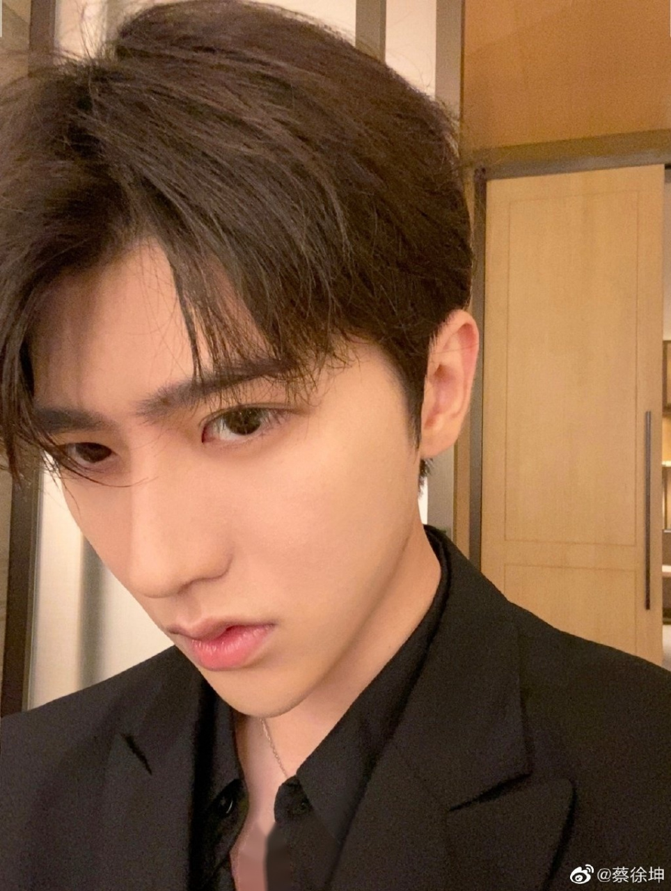 我与粉丝是共同成长相辅相成的关系,我在一步一步