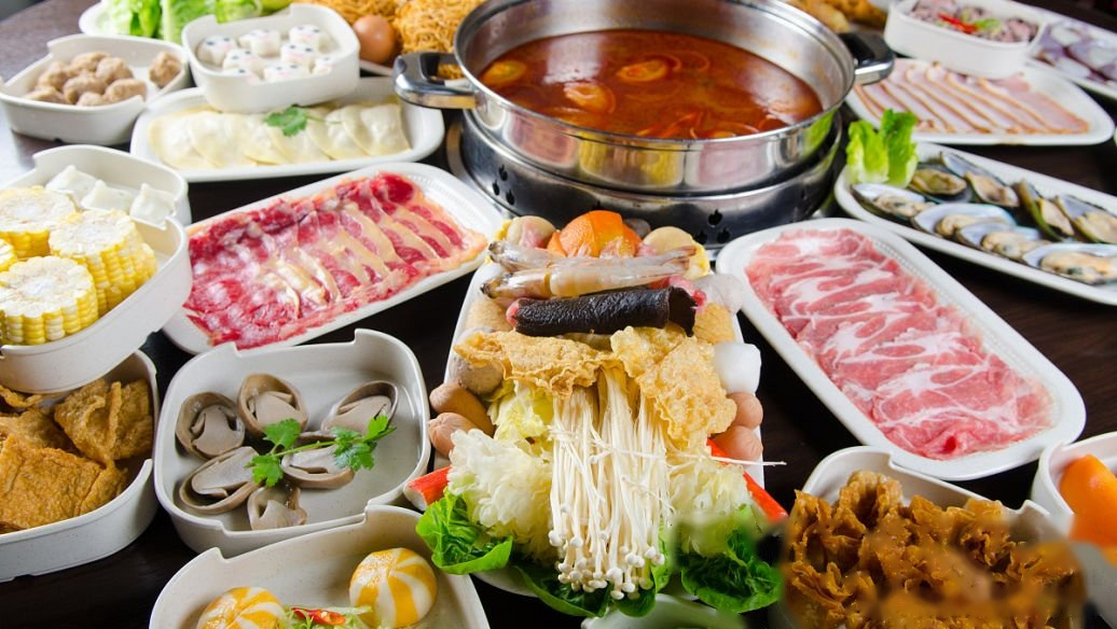 因为吃火锅不仅要吃各种肉类,还要吃各种蔬菜,豆制品,薯类等等