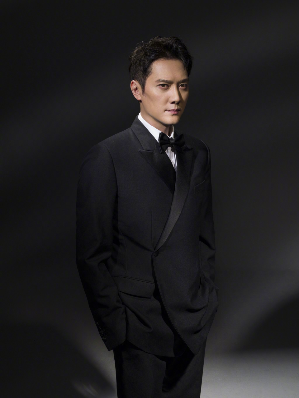 全新摩登西服与男装essentials系列,轮廓与设计并存,精致与摩登共享.