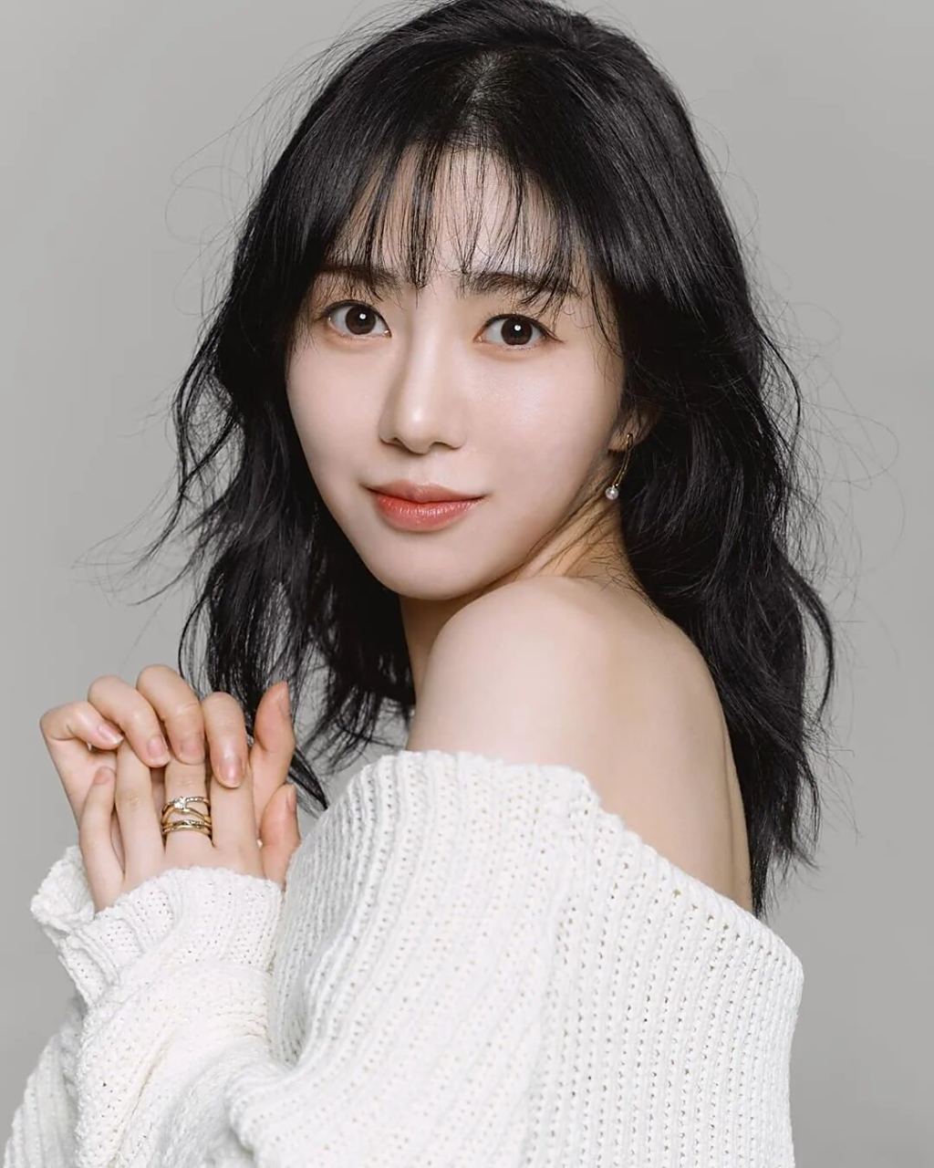 aoa权珉阿再发文:吃了安眠药也失眠,信任的人也失去了信任.