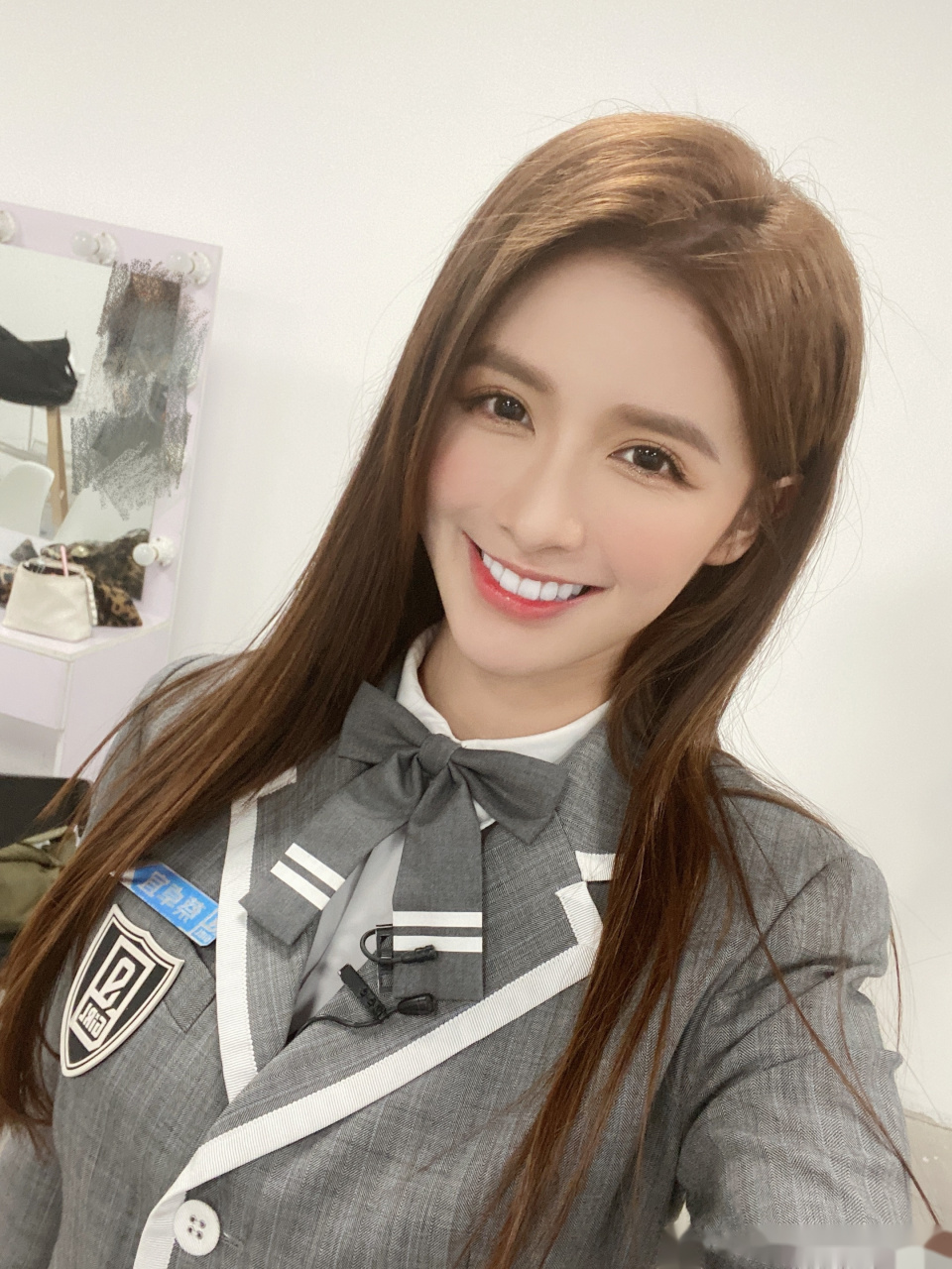 hi~大家好～我是蔡卓宜,不再是小篇,我回来了,但我也离开了青春有你