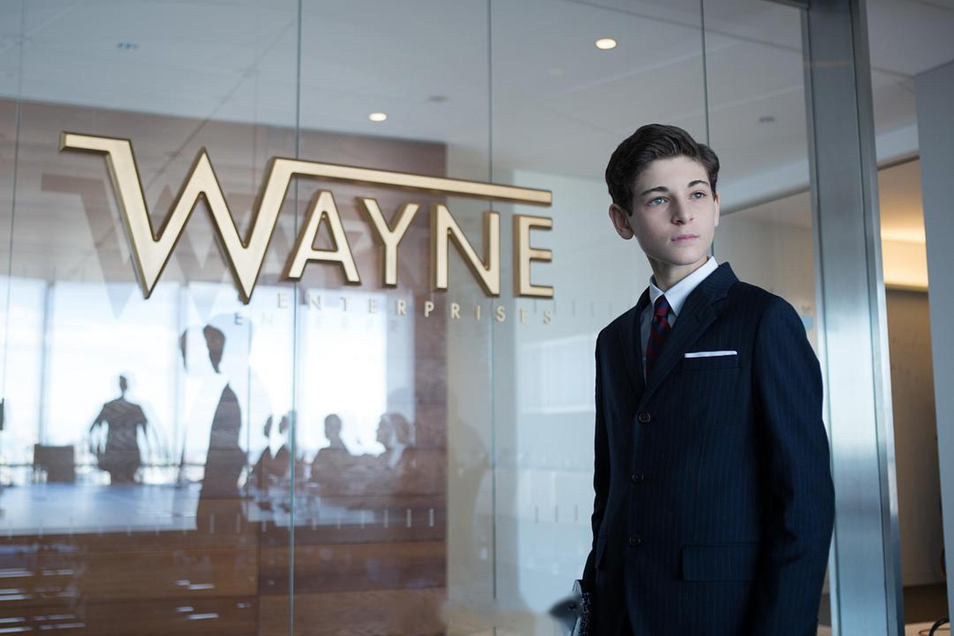 今天是我们《哥谭》小少爷的扮演者大卫马佐兹的18岁生日,祝他生日