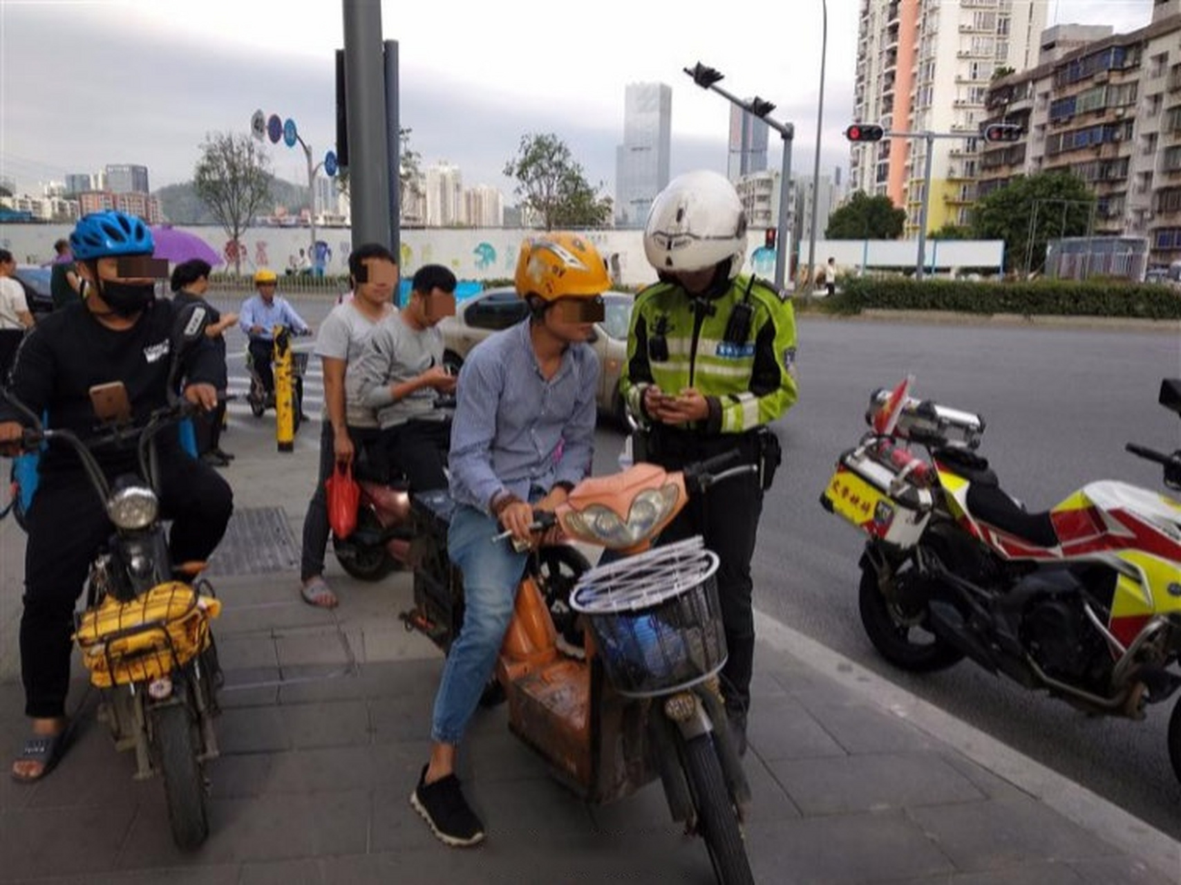 深圳龙岗交警图片