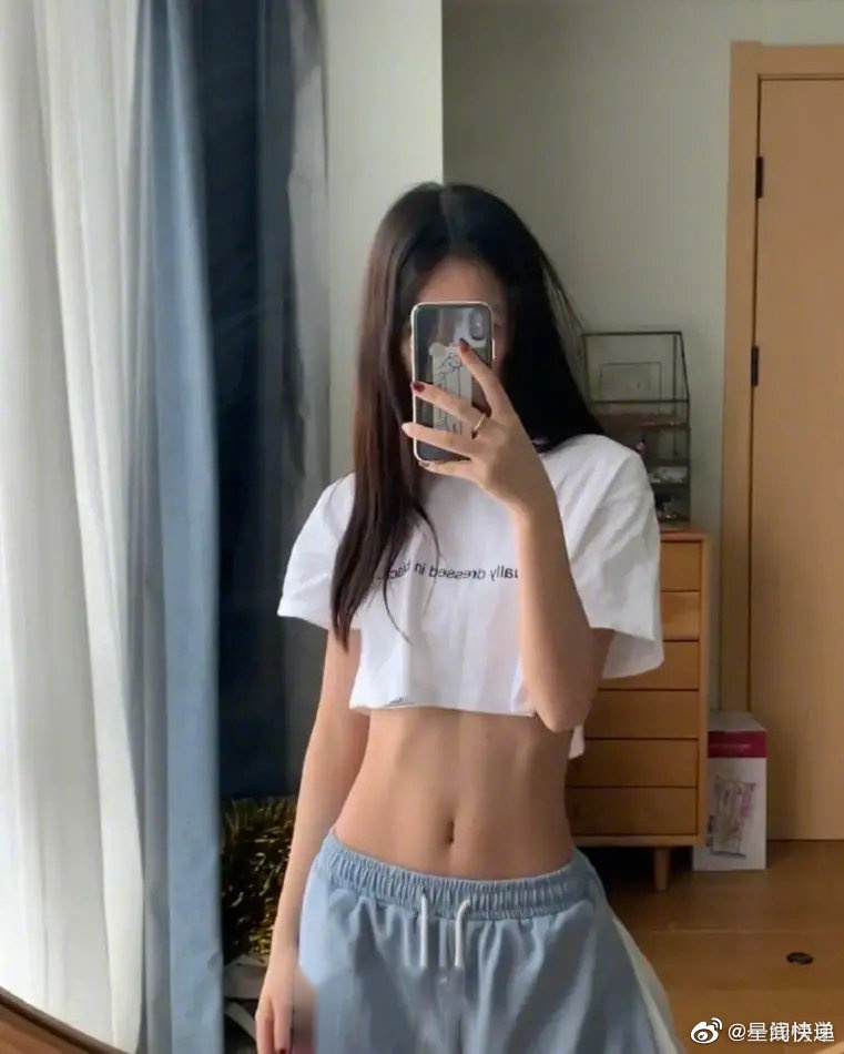 电影《长江七号》热映的时候,全世界的小孩子都想和"七仔"做朋友.