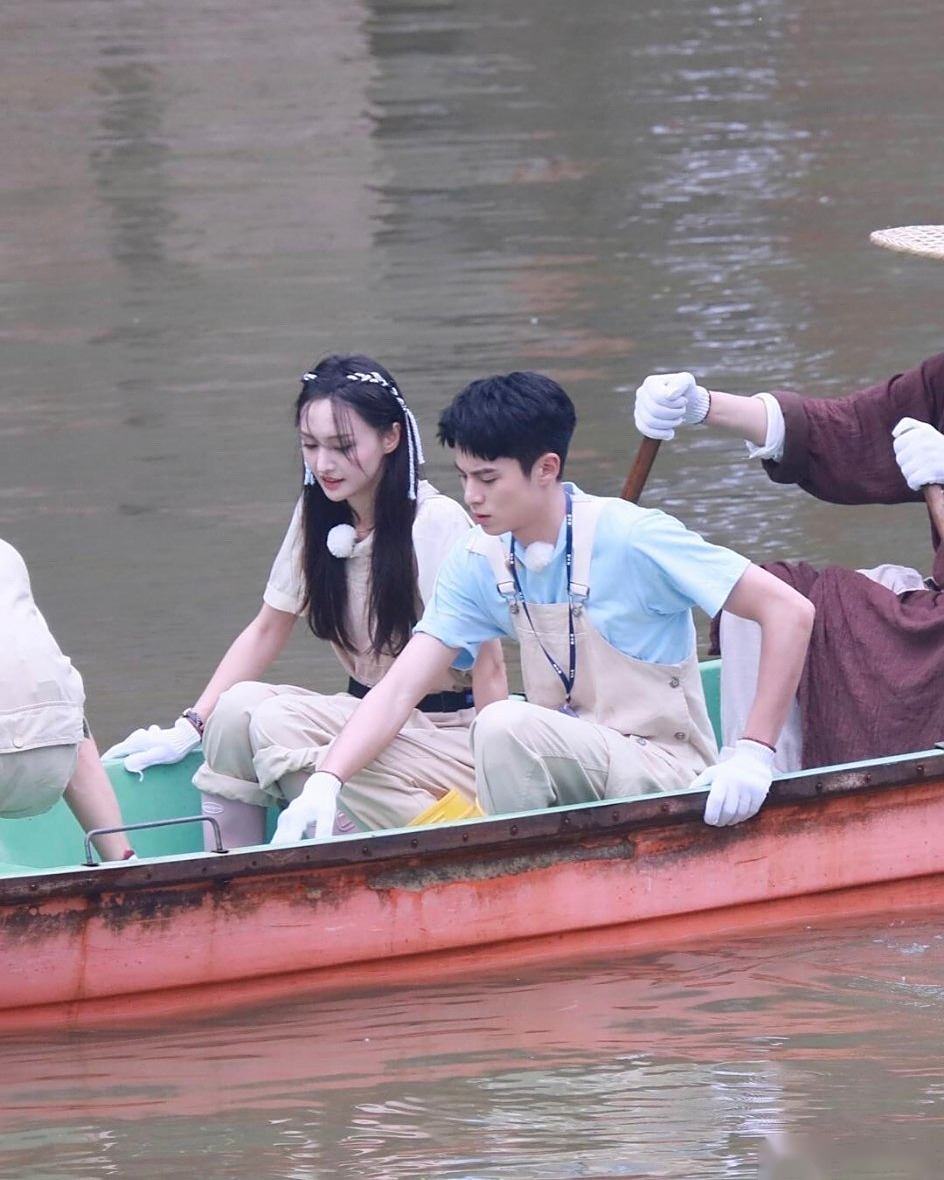 郑爽和王鹤棣《我在颐和园等你》路透生图,两个人状态如何?