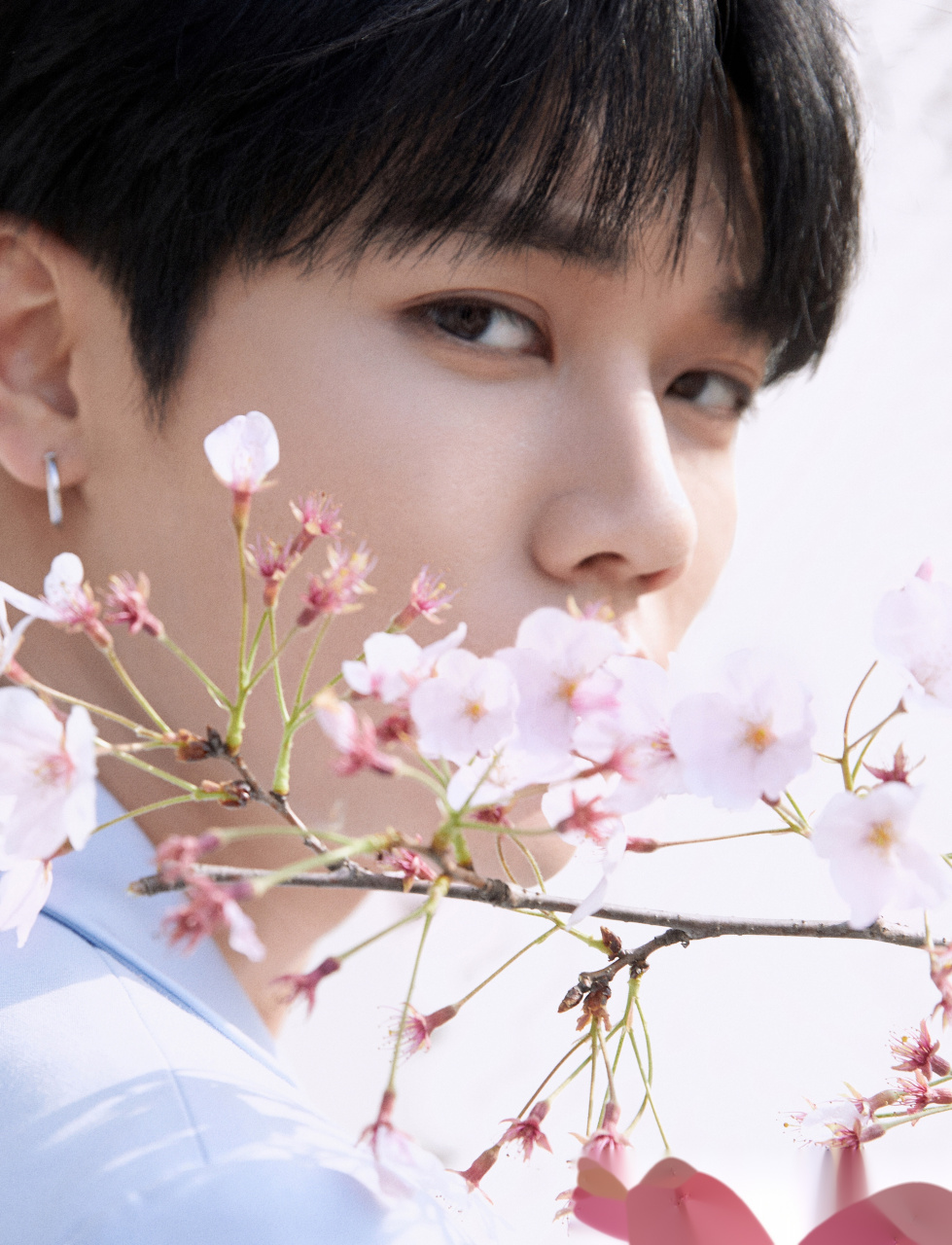 林彦俊#斑驳光线跳动的指尖,都在觊觎你的侧脸,风