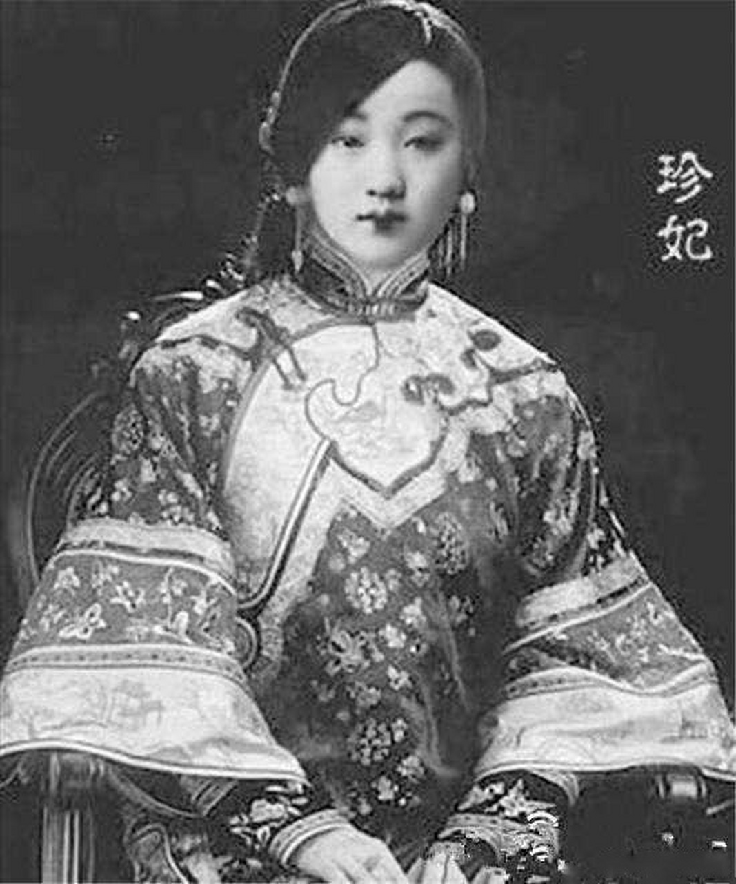 【公元1900年8月15日,慈禧光绪仓皇避难,珍妃玉殒】15日清晨6点,慈禧