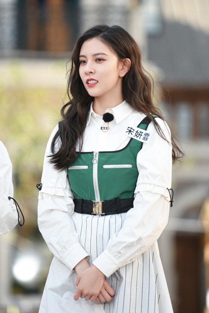 宋妍霏 亮相本期#奔跑吧# 别样fashion show,t台花式"斗"舞,展酷宋梃