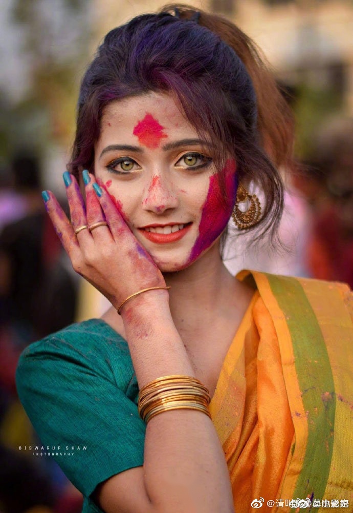 印度女孩riya sanyal,她的琥珀眼睛太美了