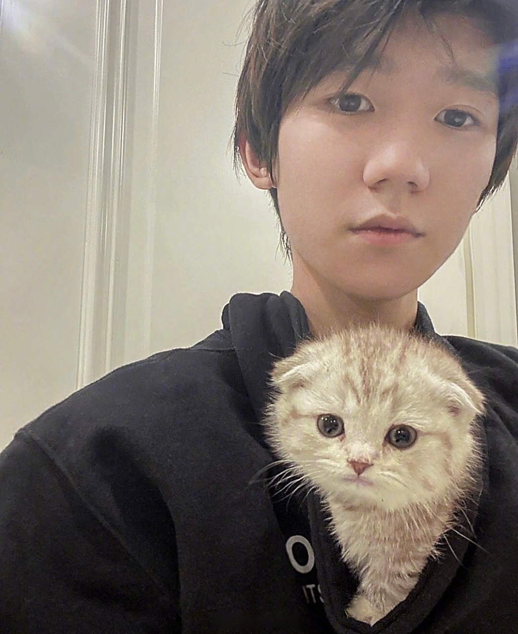 王源素颜长发自拍,怎么感觉长得有点像白举纲?