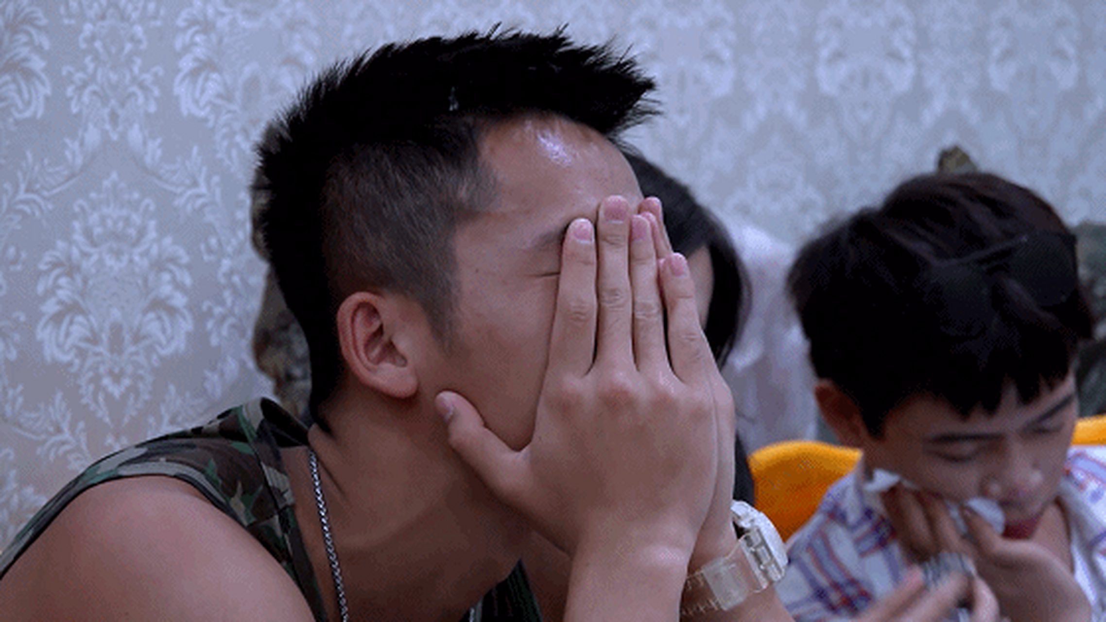 上期才正式宣布在一起的彭港琦和李一檬为何这一次会露出愁容?