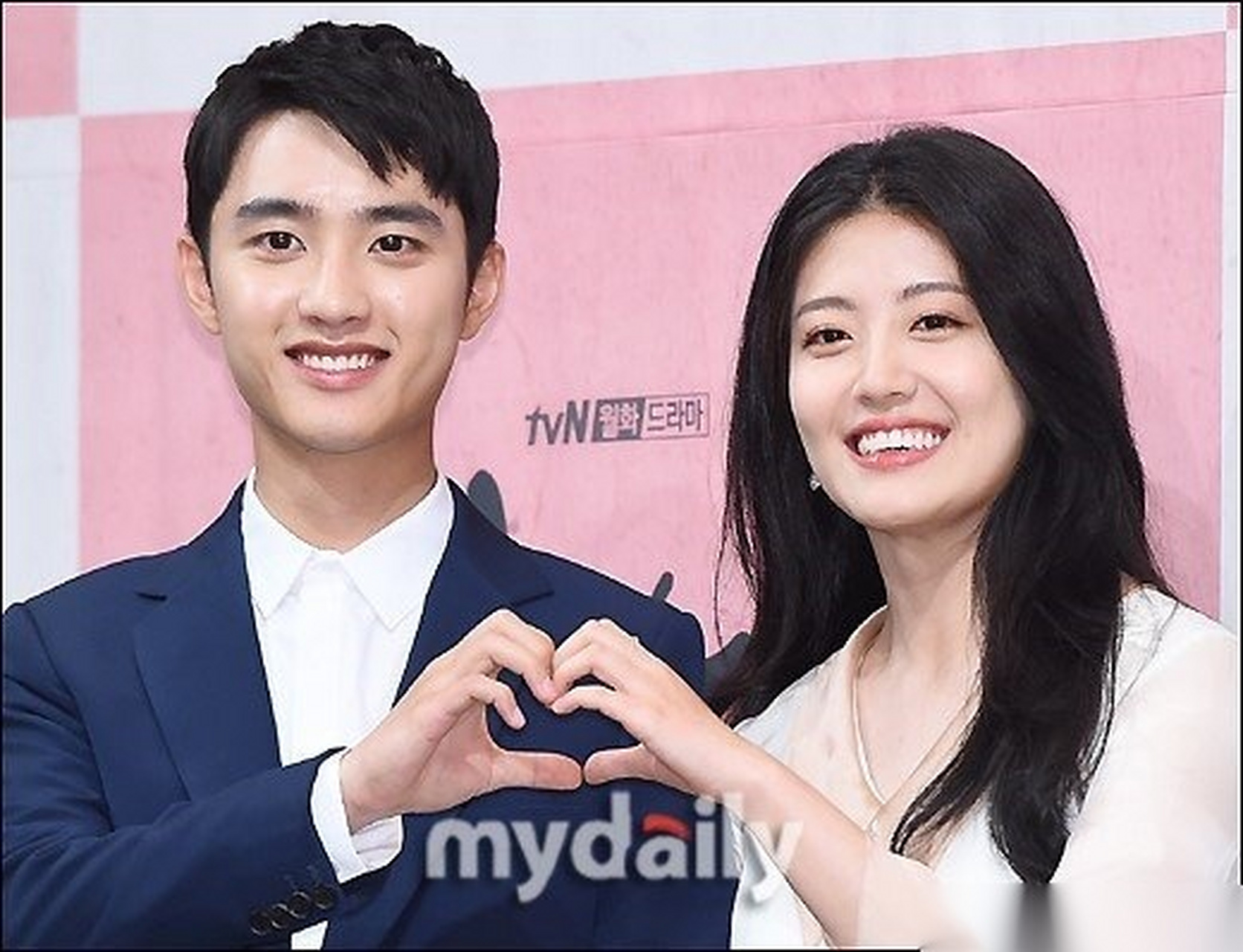 南志铉,都暻秀客串出演olive电视剧《恩珠的房间》.