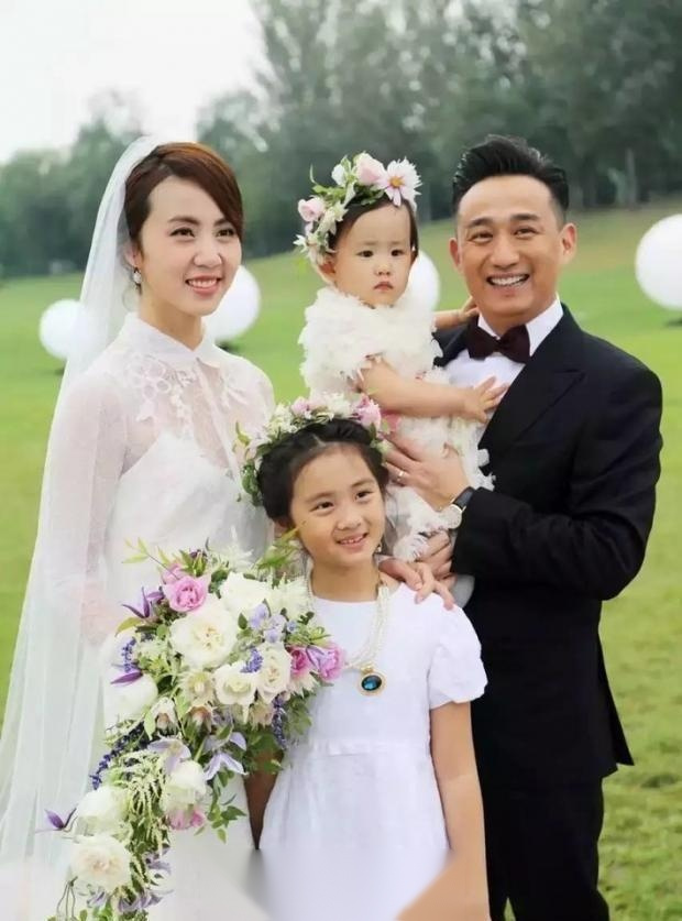 黄磊喊孙莉孙姑娘# 10月12日,黄磊在个人社交平台上分享刚刚过去的