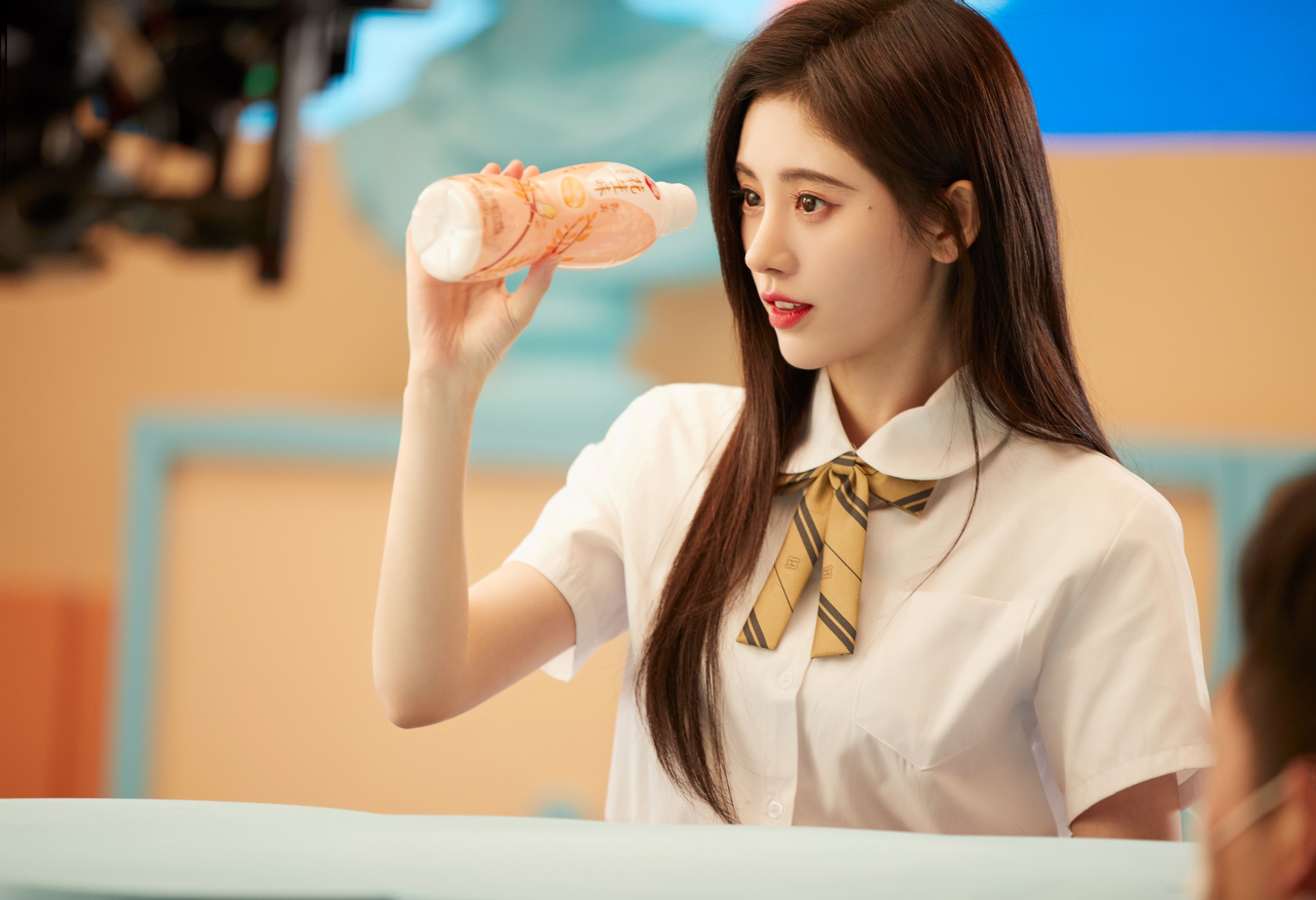 鞠婧祎 银鹭奇遇妙享系列的品牌代言人@鞠婧祎 的「真香」福利易殚