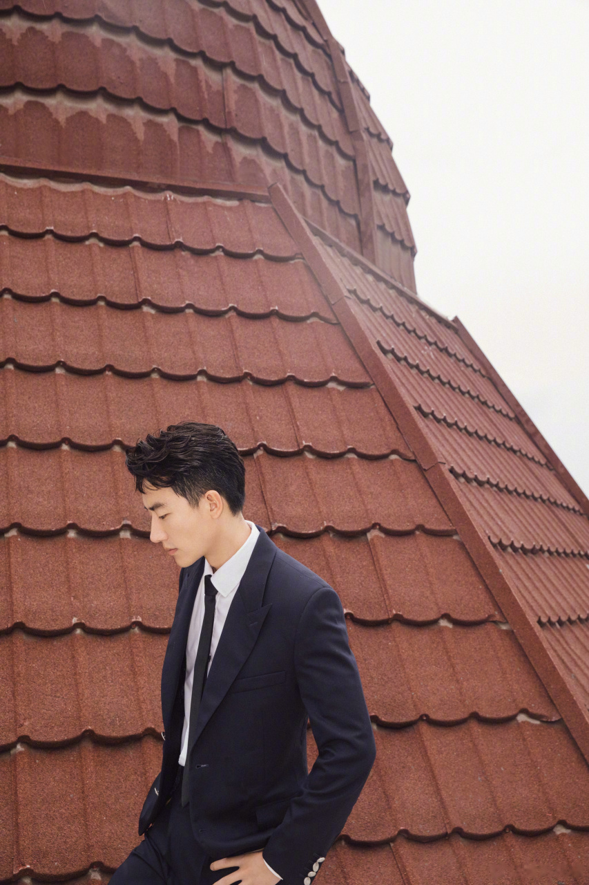 应邀主持开场first青年电影展,幽默调侃自己主持风格:我到现在酒都没