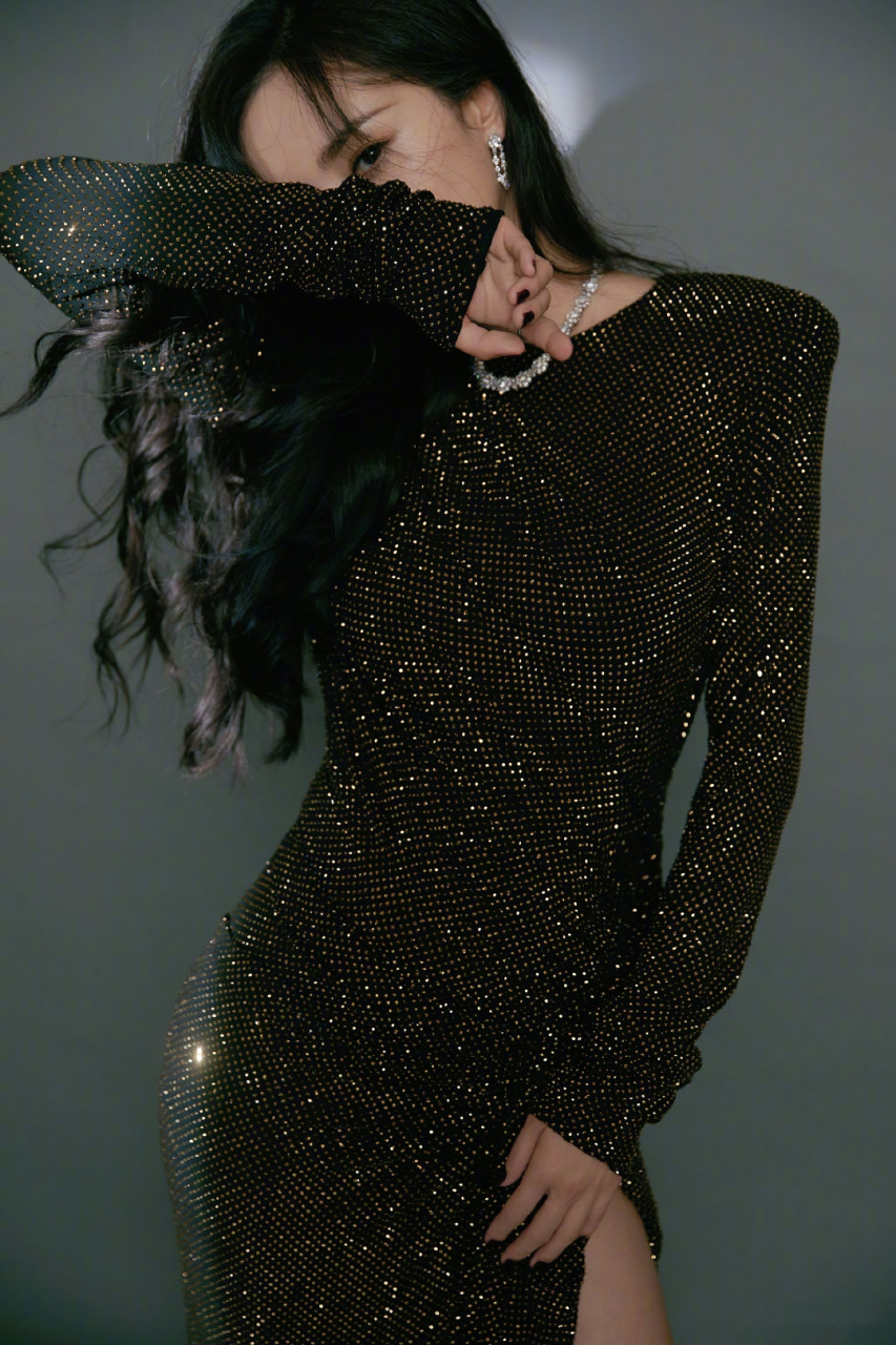 干练利落,杨幂闪钻礼服裙 优雅大方,杨幂 太绝了!腿太长太美了吧!