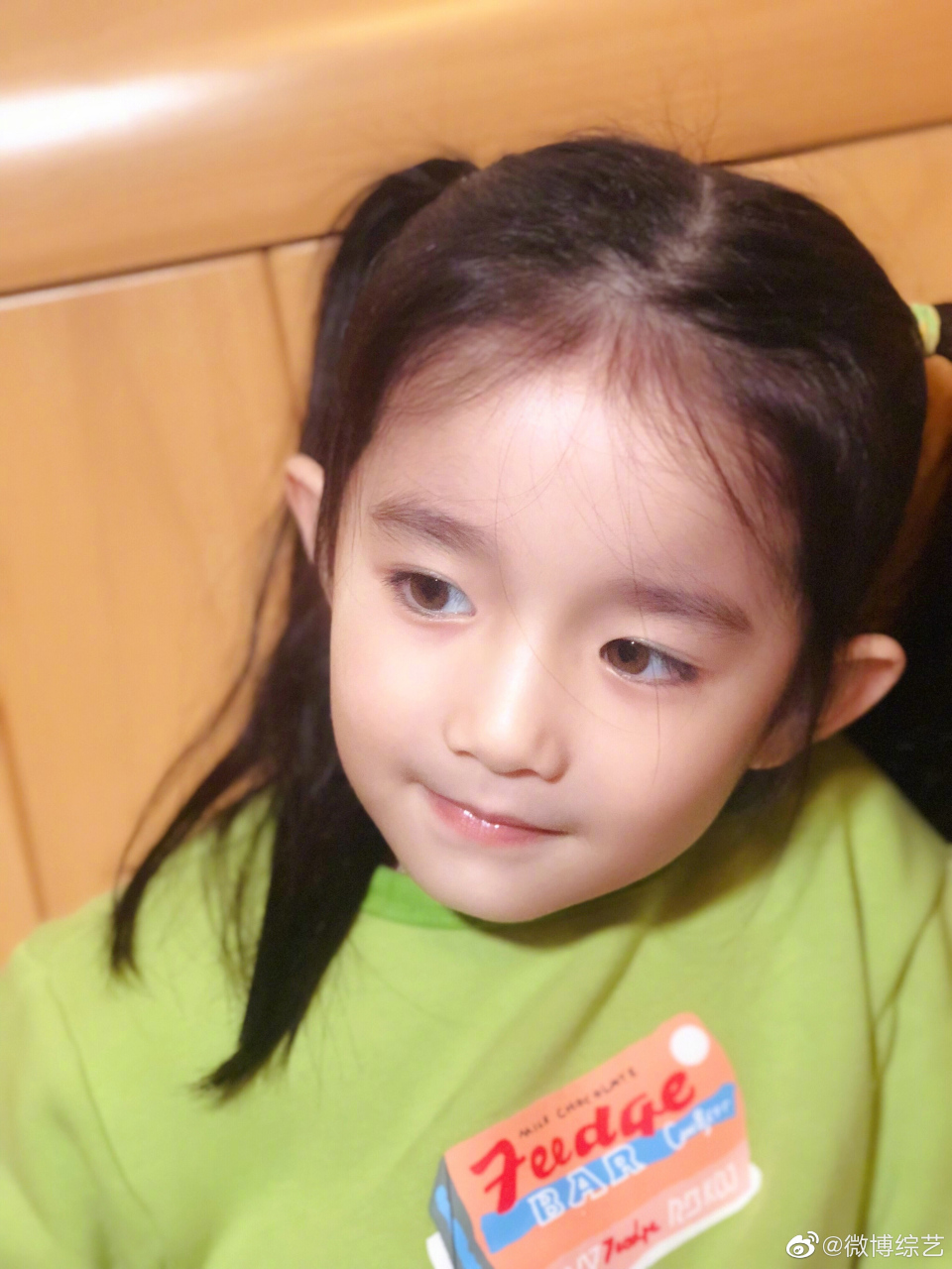 小巨人运动会#里的4岁小女孩安祺儿被网友发现撞脸杨幂 小时候,水灵