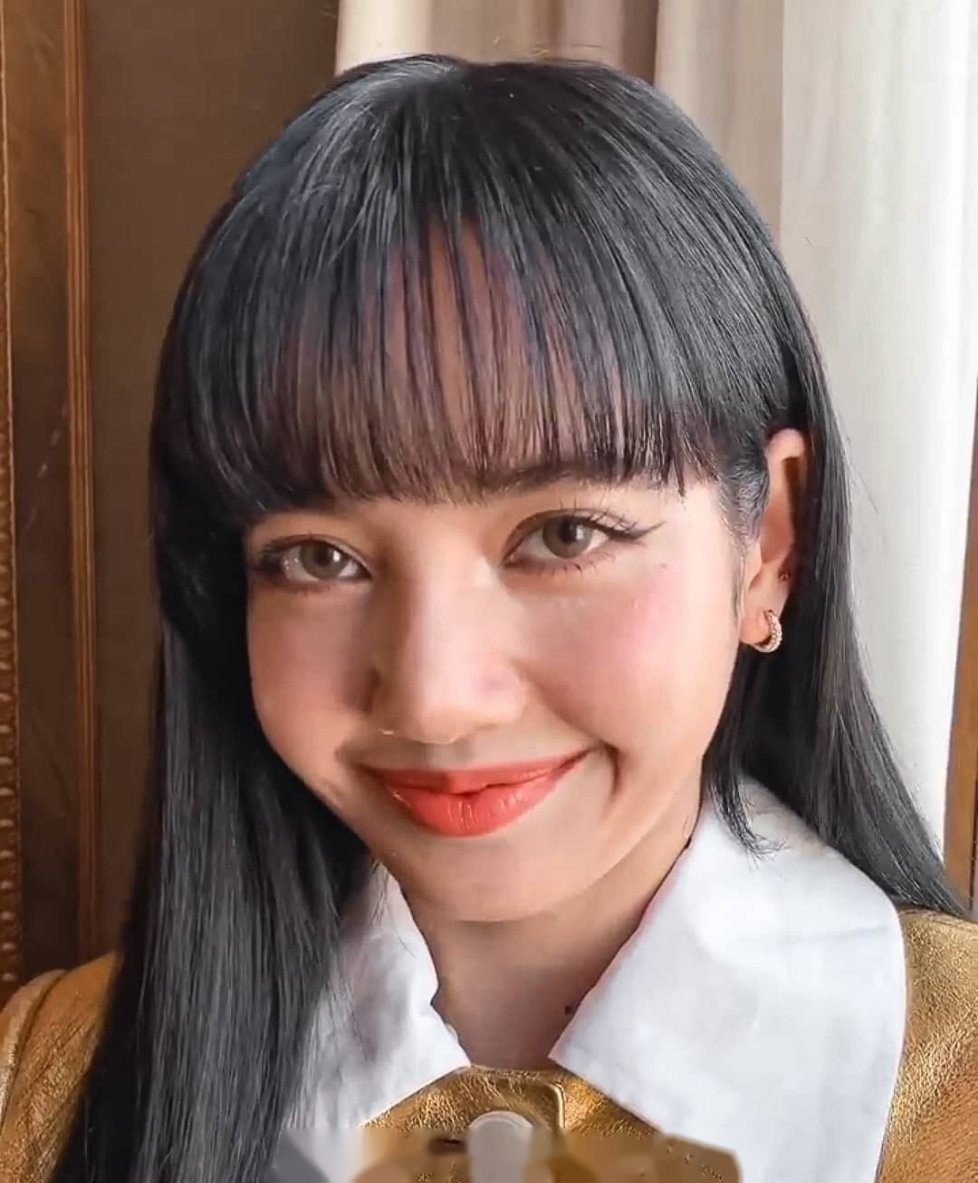 lisa怼脸大头图,脱离韩式滤镜后状态还可吗?