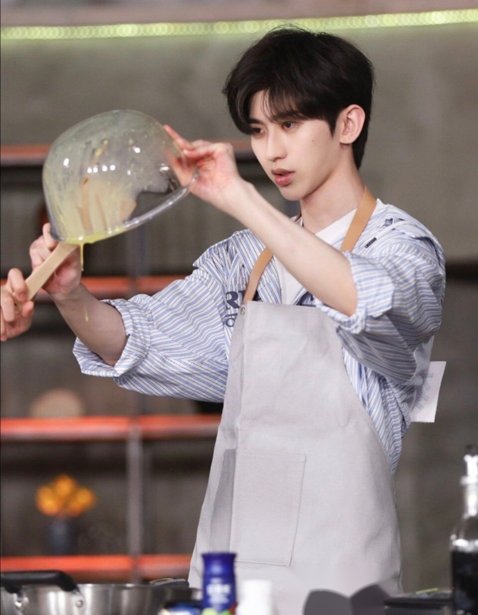 有生之年看到蔡徐坤做饭居家做饭的男人也太有魅力了,蔡徐坤 坤坤虚心