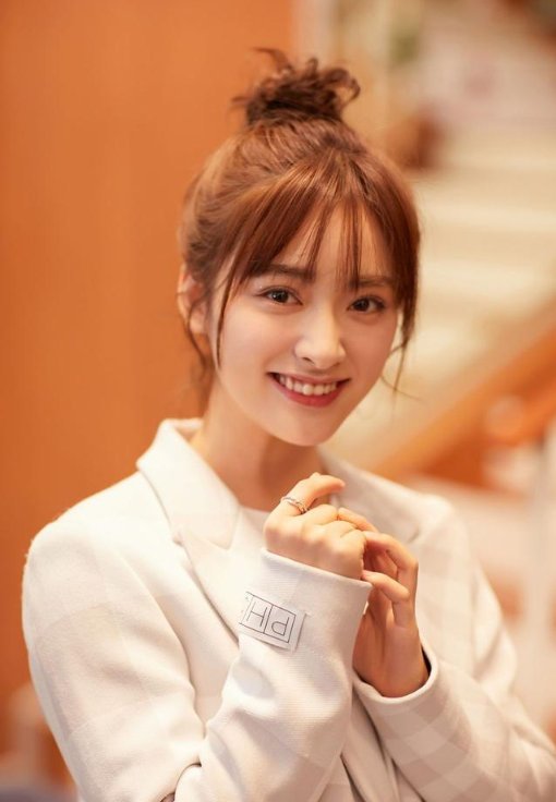 沈月妹妹这一身穿搭真好看, 越来越期待她的穿搭咯