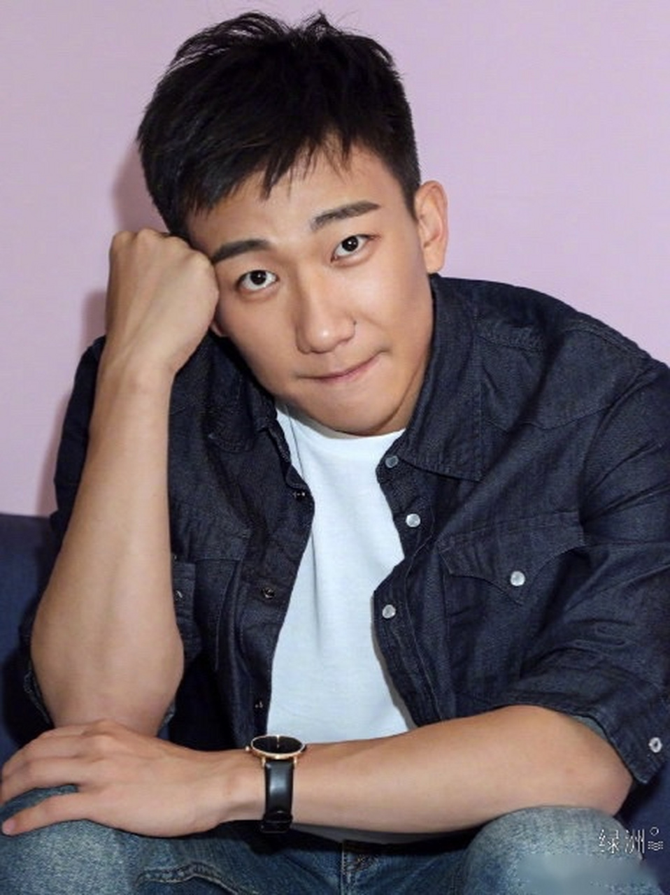 据港媒爆料,马伊琍约会的神秘男子是比她小18岁的演员吴昊宸,曾演出过