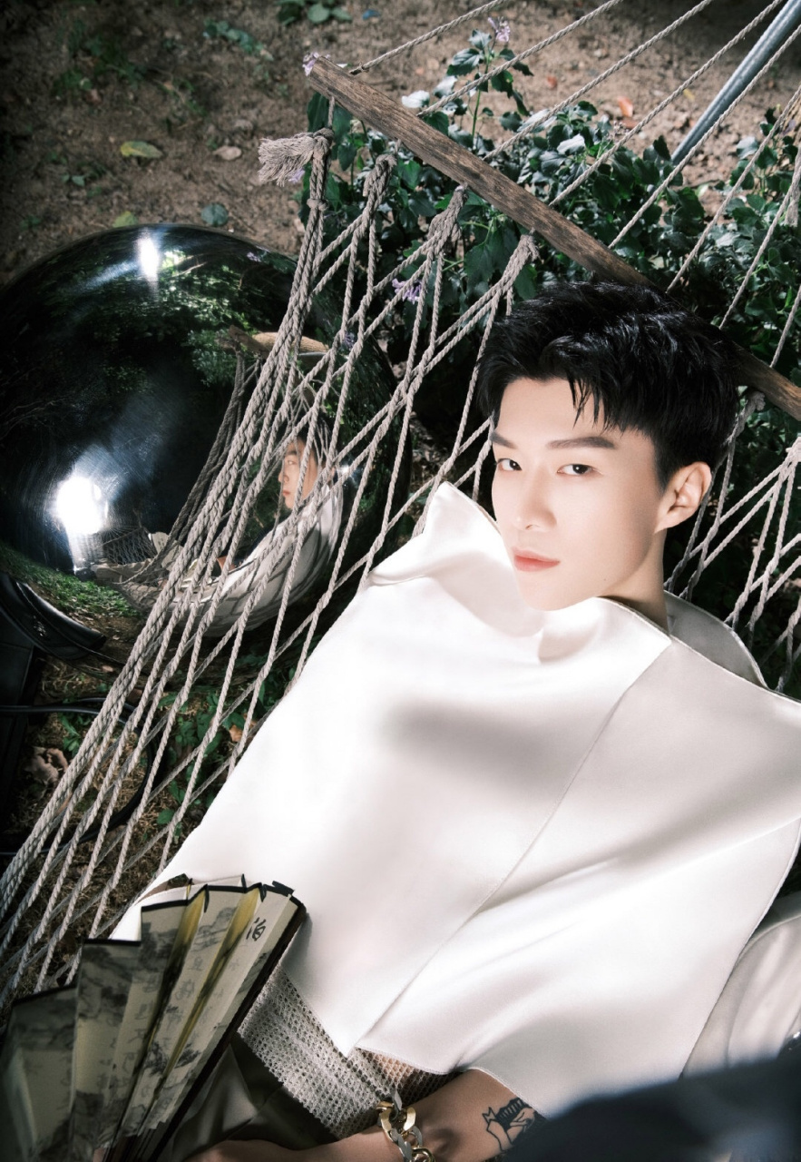 网友说范丞丞和窦骁长的有点像,相似之处就是都很帅吧[滑稽] 你更喜欢