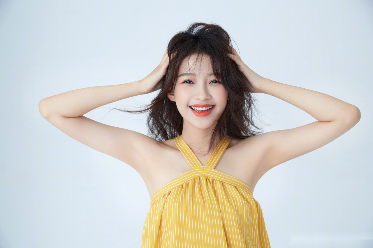 孙怡是可爱却不屈于命运的张果果,是善良温婉的姜生