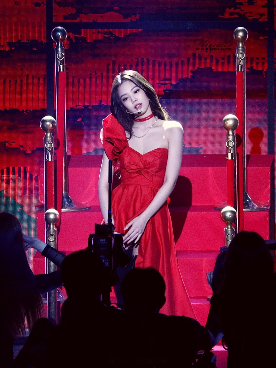 某站首个千万直拍:jennie的《solo》红玫瑰版[鲜花][鲜花][鲜花]珍绝