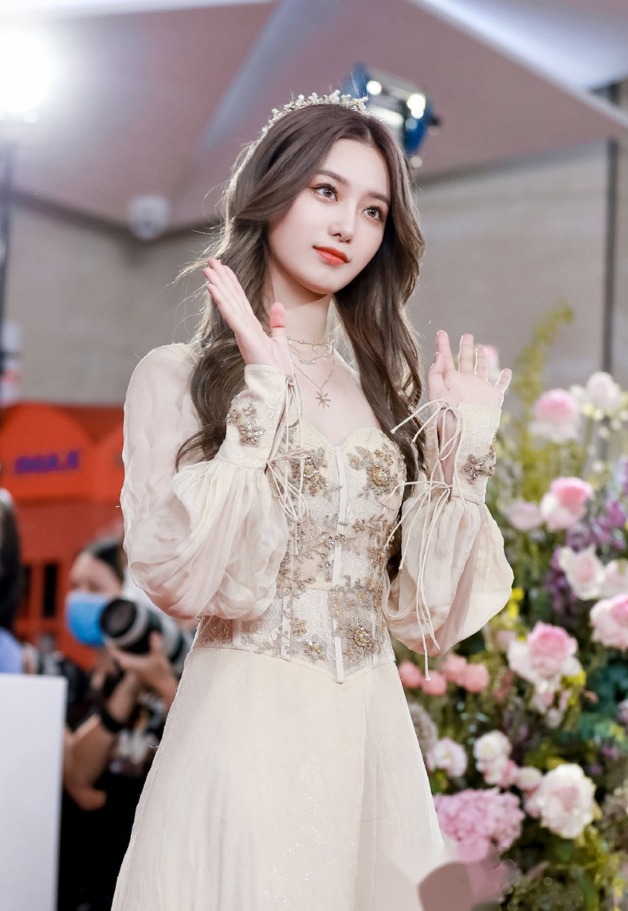 发长文,分别感谢了公司,节目组,教练及粉丝们对她的鼓励和支持.