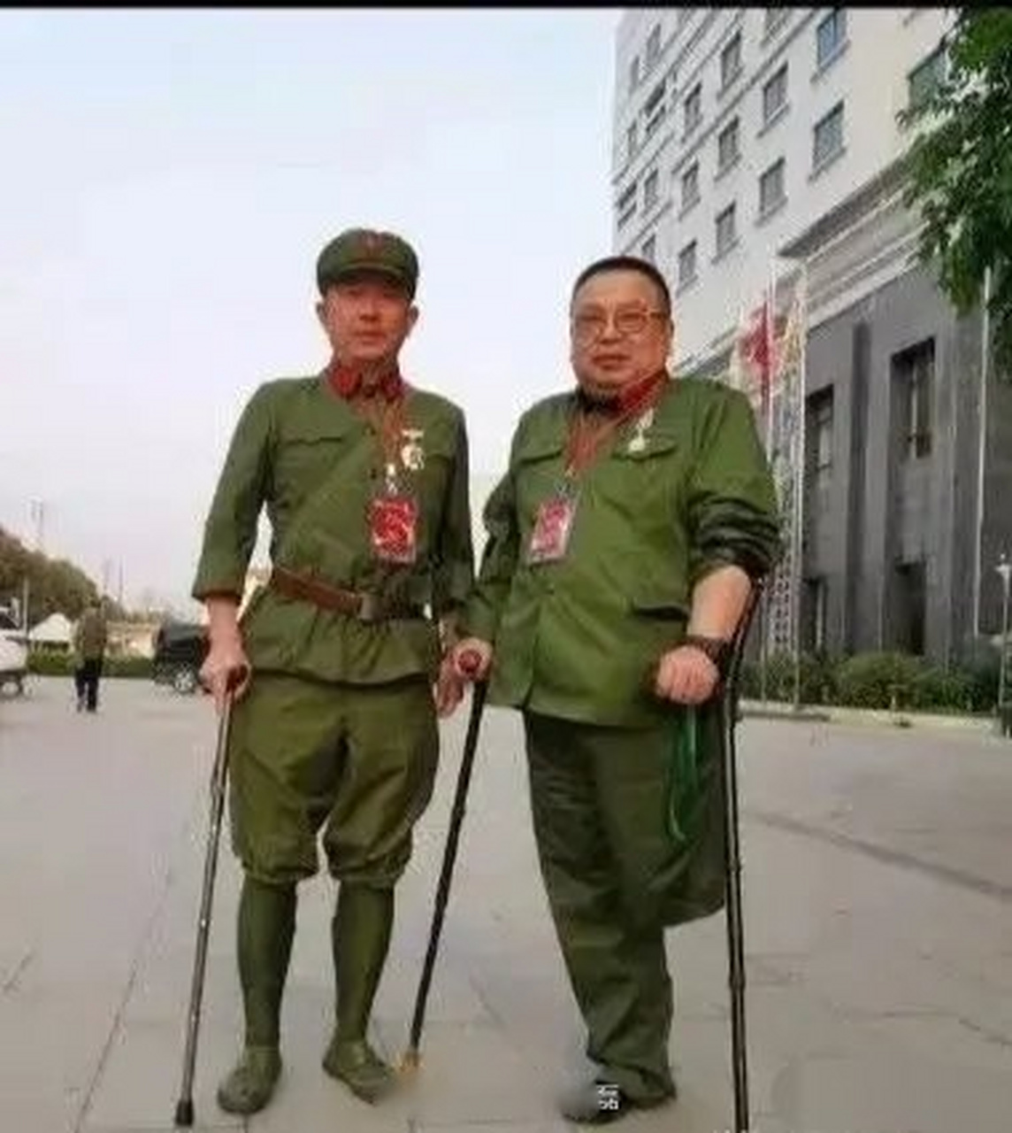 这是一辈子的英雄,当祖国平稳生活美好的时候,他们默默的隐藏在人群